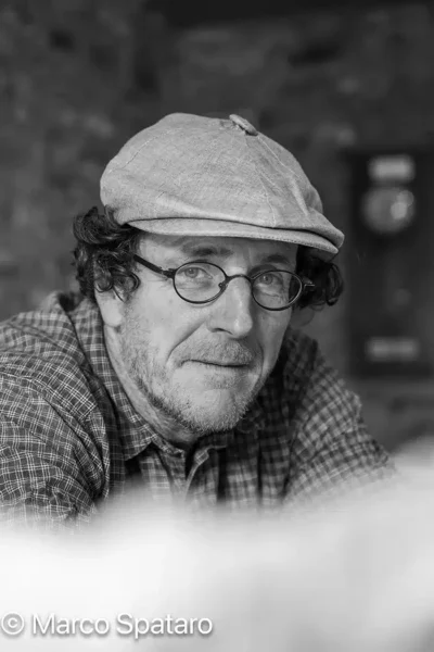 Edy Grange - Coordinatore Scuola Sci Alpinismo Ritratto di Edy Grange, Guida Alpina UIAGM e Coordinatore della Scuola di Sci Alpinismo Horizon Montagne.